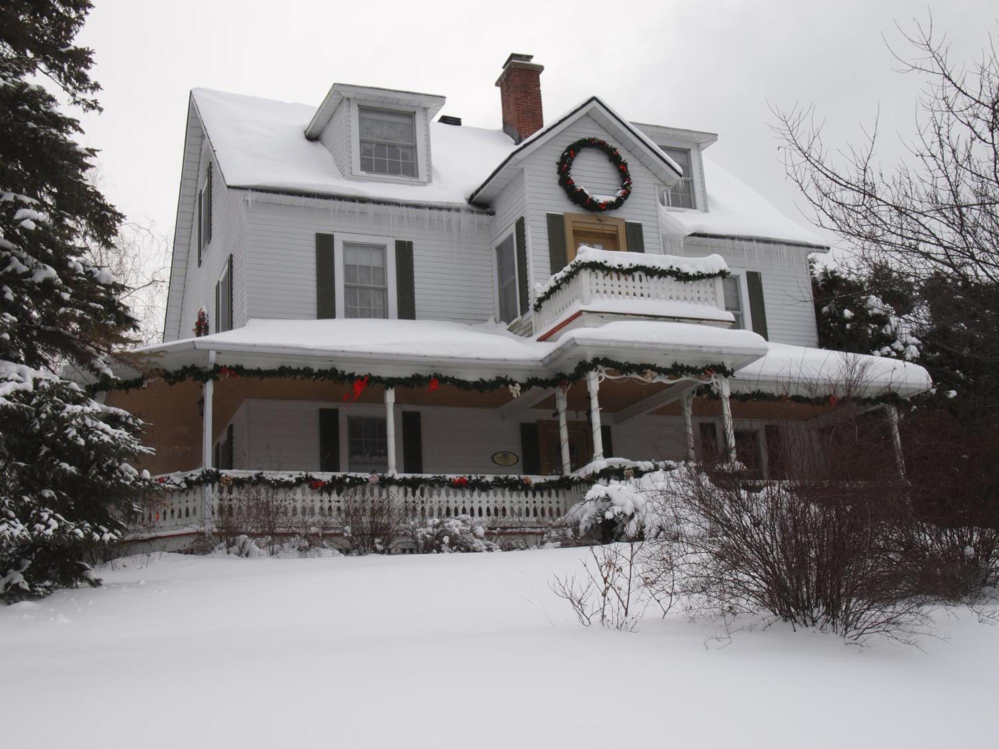 Au Manoir De La Rue Merry Magog Exterior photo