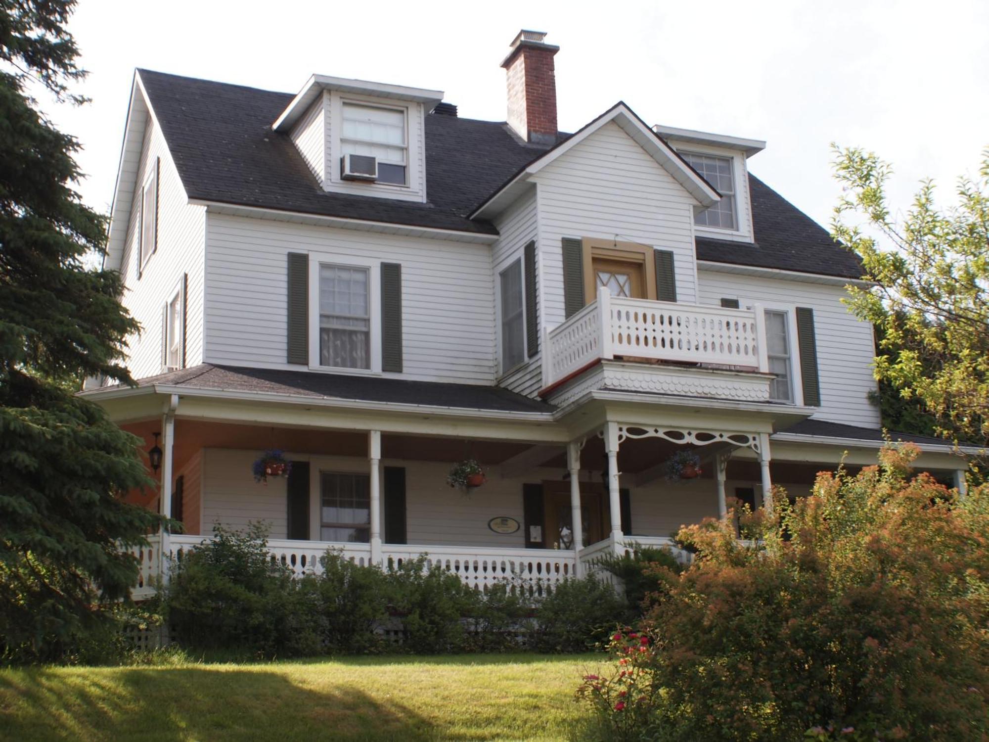Au Manoir De La Rue Merry Magog Exterior photo