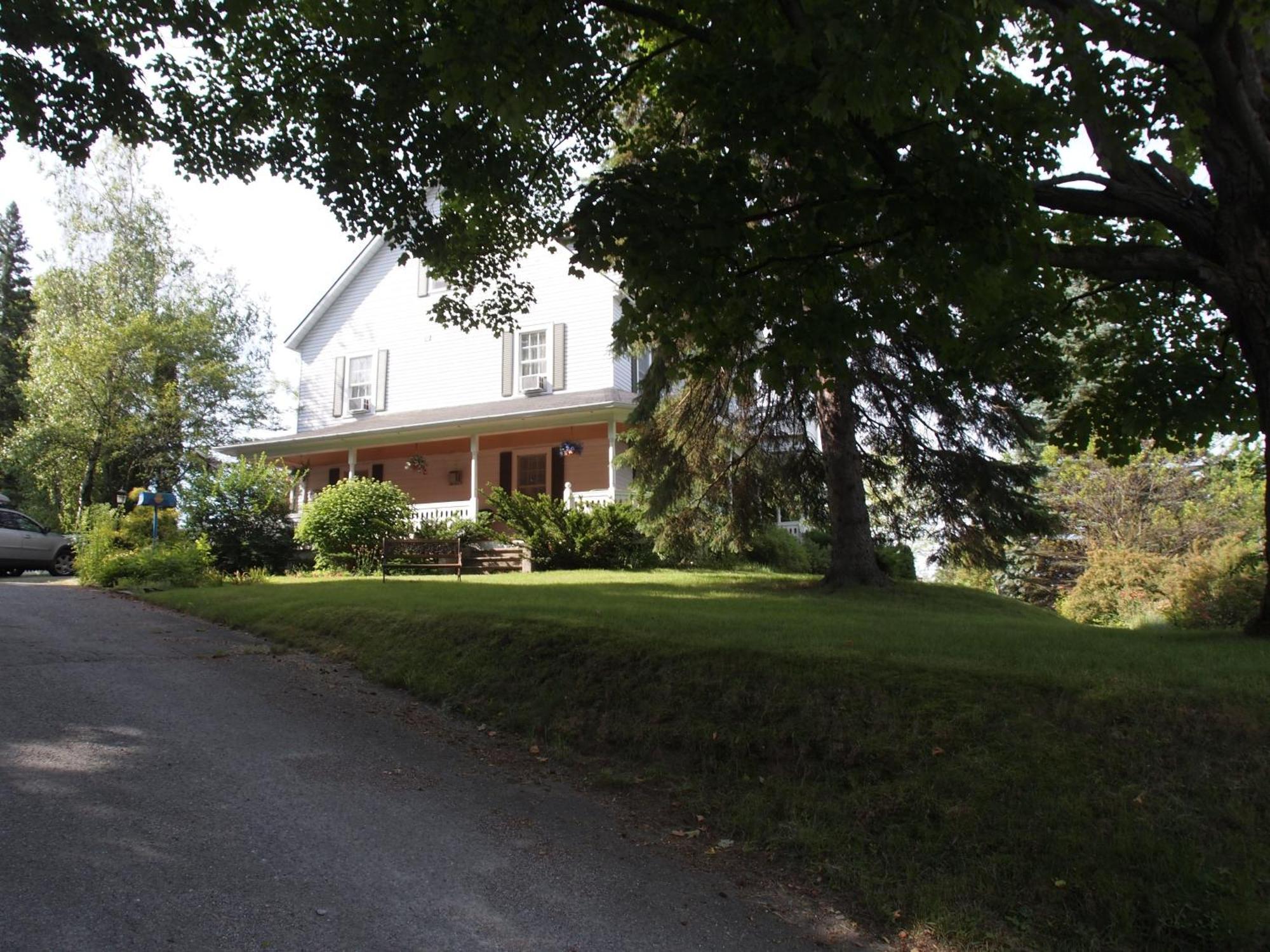 Au Manoir De La Rue Merry Magog Exterior photo